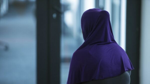 Женщина в хиджабе. Архивное фото - Sputnik Кыргызстан