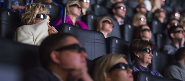 Зрители на просмотре фильма в кинотеатре. Архивное фото - Sputnik Кыргызстан