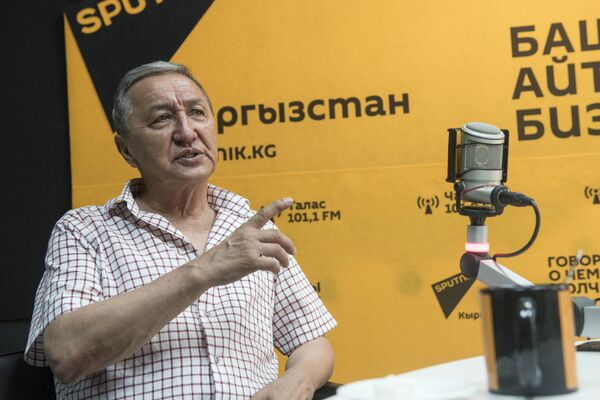Заслуженный врач КР, хирург Юсуп Уметалиев - Sputnik Кыргызстан