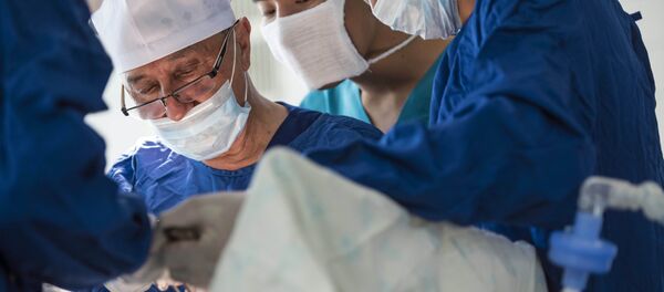 Заслуженный врач КР, хирург Юсуп Уметалиев - Sputnik Кыргызстан