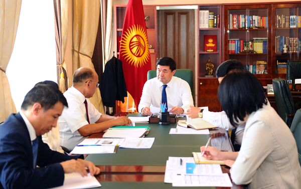 Премьер-министр Мухаммедкалый Абылгазиев заявил, что вопрос о пересмотре тарифов на питьевую воду неизбежен - Sputnik Кыргызстан