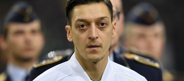 Полузащитник сборной Германии по футболу Месут Озил. Архивное фото - Sputnik Кыргызстан