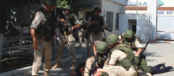 Тренировка с подразделением антитеррора на авиационной базе ОДКБ Кант - Sputnik Кыргызстан