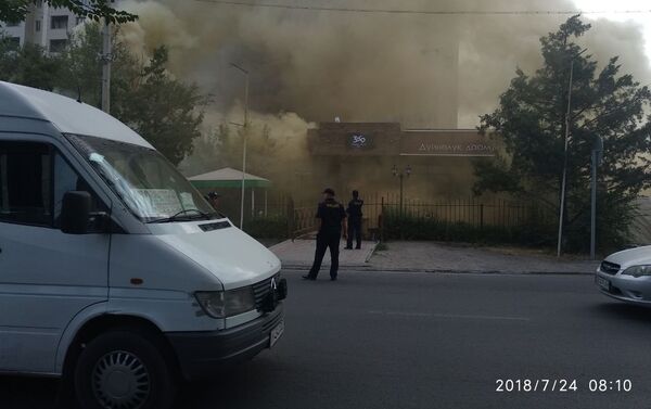 В МЧС уточнили, что вызов к пожарным поступил в 07.51. - Sputnik Кыргызстан