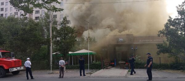 Как в бишкекском кафе тушили пожар. Видео - Sputnik Кыргызстан