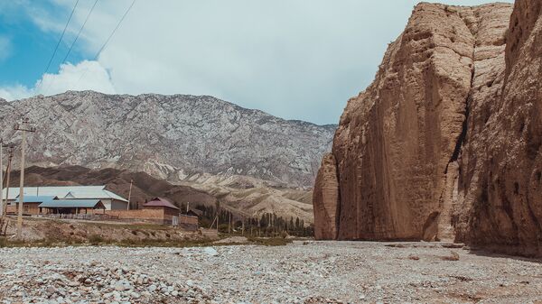 Глиняный обрыв. Иллюстративное фото - Sputnik Кыргызстан