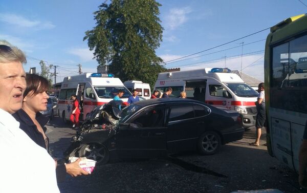 По предварительным данным, 7-8 пострадавших доставили на попутных авто в Чуйскую областную больницу - Sputnik Кыргызстан