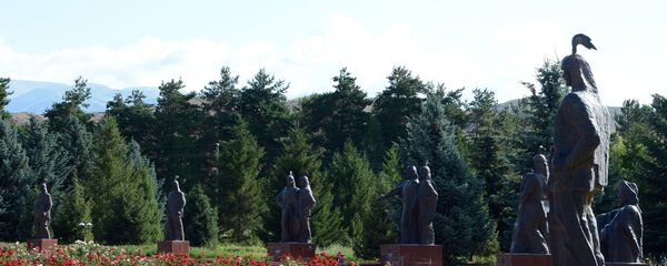 Визит президента Сооронбая Жээнбекова в Таласскую область Визит президента Сооронбая Жээнбекова в Таласскую область - Sputnik Кыргызстан