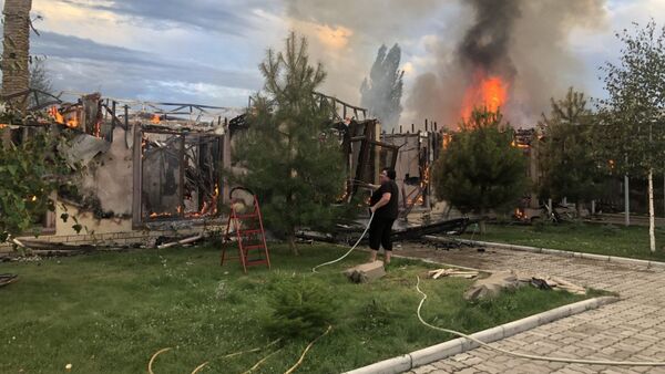 Пожар в коттедже в одном из пансионатов Иссык-Куля - Sputnik Кыргызстан