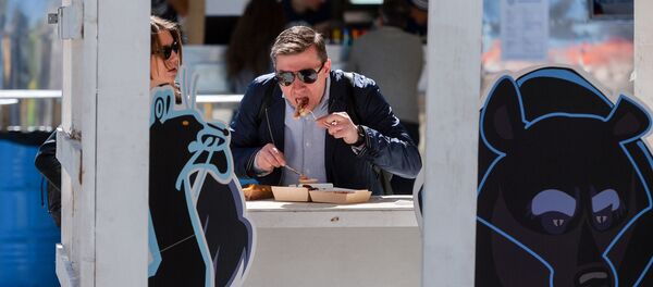 Ежегодный пикник фудтраков Ежегодный пикник фудтраков - Sputnik Кыргызстан