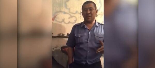 Мужчина в форме МВД Кыргызстана поразил своим рэпом соцсети. Видео Мужчина в форме МВД Кыргызстана поразил своим рэпом соцсети. Видео - Sputnik Кыргызстан