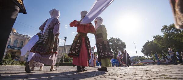 Элечек кийген аялдар. Архив - Sputnik Кыргызстан