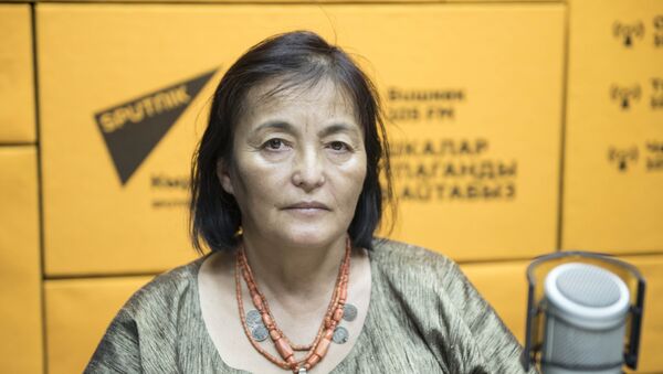 ЮНЕСКОнун кол өнөрчүлүк боюнча серепчиси Динара Чочунбаева - Sputnik Кыргызстан