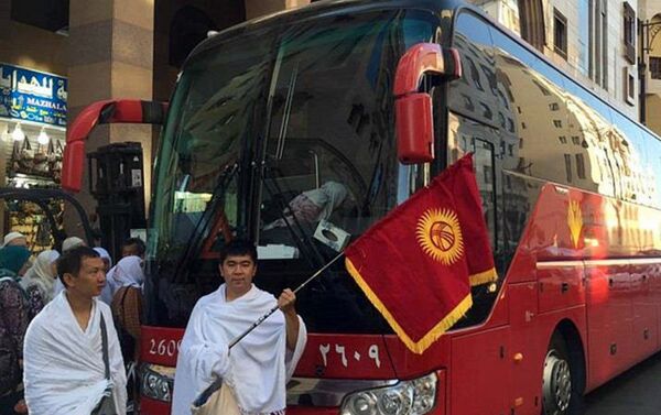 Триста паломников вылетели из Бишкека в Медину 25 июля. - Sputnik Кыргызстан