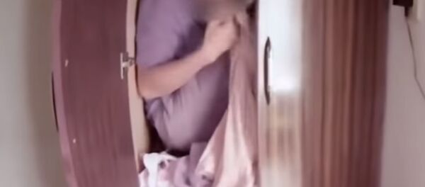 Китаянка вызвала полицейских, перепутав мужа с вором — забавное видео - Sputnik Кыргызстан