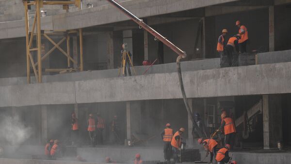 Рабочие на строительном объекте. Архивное фото - Sputnik Кыргызстан