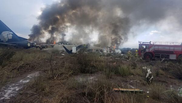 Крушение пассажирского самолета в Мексике - Sputnik Кыргызстан