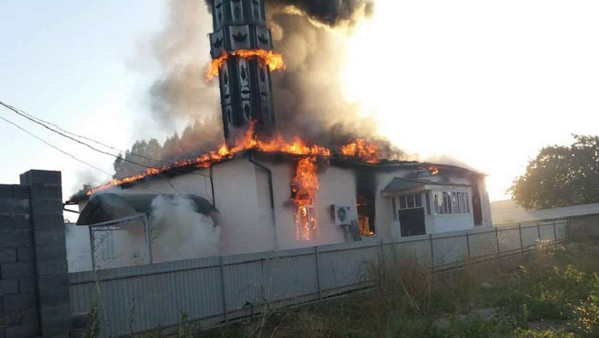 Пагода жалабад. Тотия Жалал Абад мечеть. Пожар в мечети. Мечеть горит. Сгорела мечеть.