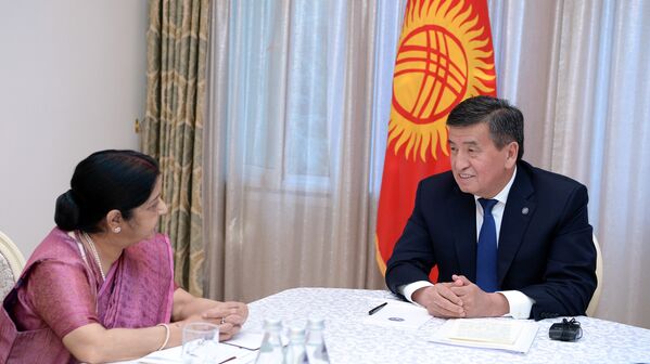 Президент Сооронбай Жээнбеков принял министра иностранных дел Индии Сушму Сварадж - Sputnik Кыргызстан
