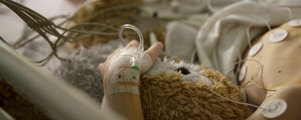 Девочка в больничной кровати. Архивное фото - Sputnik Кыргызстан