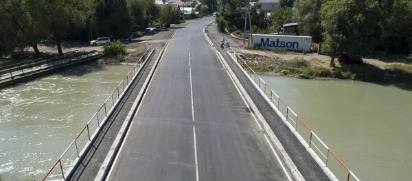 Бишкекте курулган дагы бир көпүрөнүн асмандан көрүнүшү. Видео - Sputnik Кыргызстан