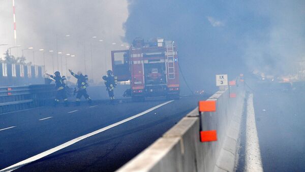 Пожар на автомагистрали на окраине Болоньи - Sputnik Кыргызстан