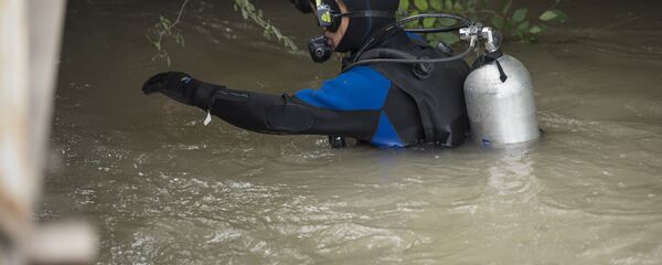 Водолаз во время поисковых работ на БЧК. Архивное фото - Sputnik Кыргызстан