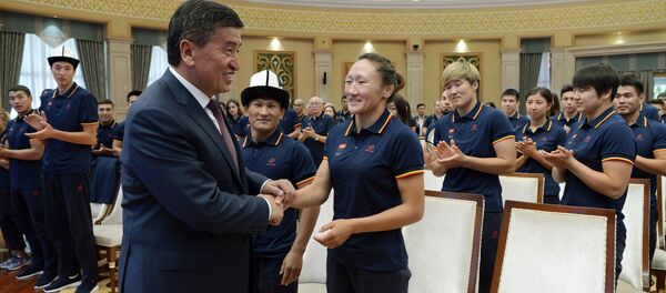 Президент Сооронбай Жээнбеков встретился со спортивной делегацией КР - Sputnik Кыргызстан