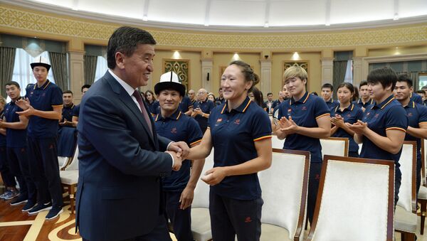 Президент Сооронбай Жээнбеков встретился со спортивной делегацией КР - Sputnik Кыргызстан