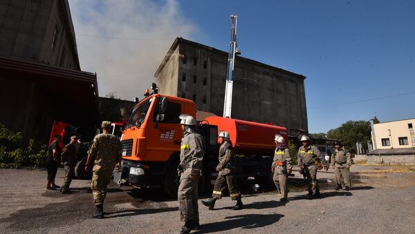 Пожар в здании мукомольного комбината в Бишкеке - Sputnik Кыргызстан