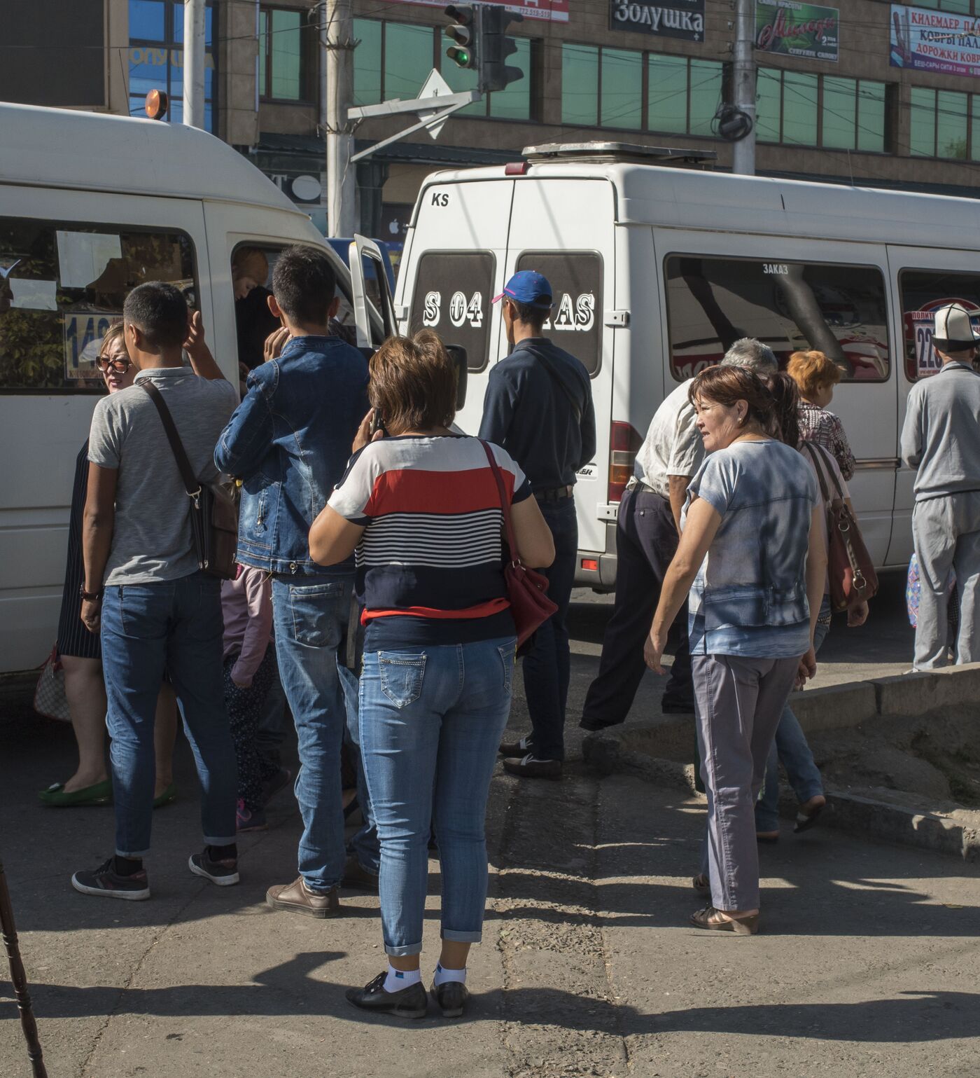 Куда жаловаться на маршрутки и автобусы в Бишкеке — номера телефонов -  17.07.2019, Sputnik Кыргызстан