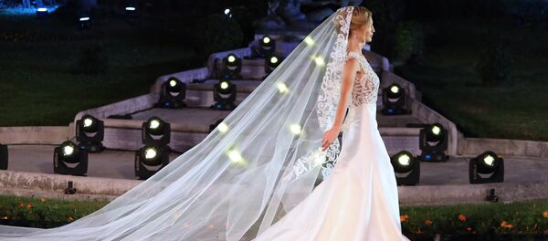Девушка в свадебном платье. Архивное фото - Sputnik Кыргызстан