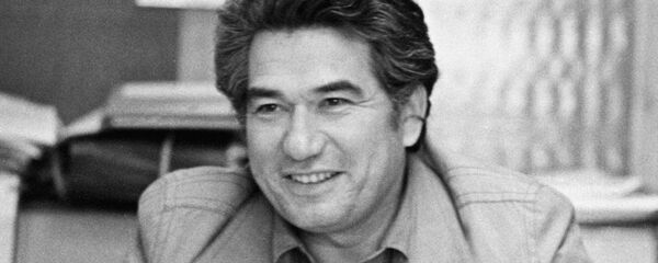 Жазуучу Чыңгыз Айтматов. Архив Жазуучу Чыңгыз Айтматов. Архив - Sputnik Кыргызстан