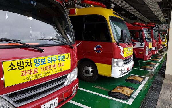 Из Южной Кореи в Кыргызстана будут доставлены пожарные автомобили и кареты скорой помощи - Sputnik Кыргызстан