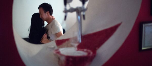 Пара в баре в Улан-Баторе - Sputnik Кыргызстан