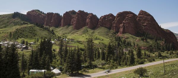 Живописные горы Джети-Огуза Иссык-Кульской области Живописные горы Джети-Огуза Иссык-Кульской области - Sputnik Кыргызстан