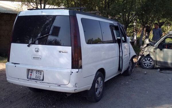 Авария случилась, сегодня, 14 августа около 8.00 в Кара-Сууйском районе, на 649-м километре трассы Бишкек — Ош. - Sputnik Кыргызстан