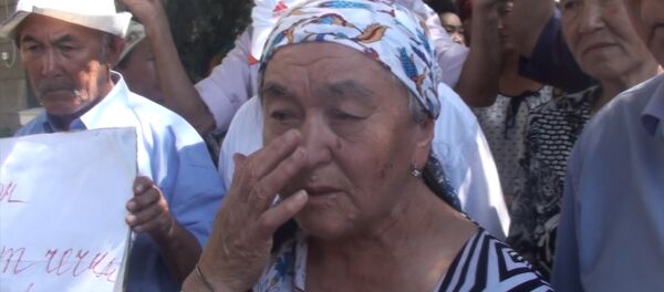 Албек Ибраимовдун энеси уулун камактан чыгарууну суранды. Видео - Sputnik Кыргызстан