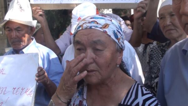 Он не виноват! Мать Албека Ибраимова просит его отпустить — видео - Sputnik Кыргызстан