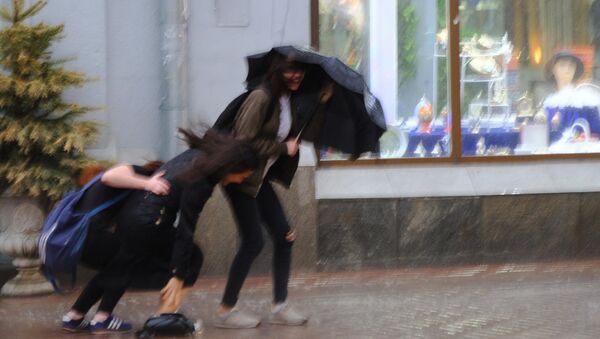 Сильный дождь в Москве - Sputnik Кыргызстан