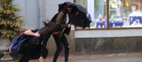 Сильный дождь в Москве Сильный дождь в Москве - Sputnik Кыргызстан