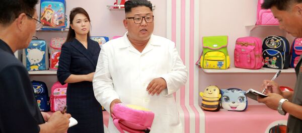 Лидер КНДР Ким Чен Ын посетил фабрику сумок в Вонсане Лидер КНДР Ким Чен Ын посетил фабрику сумок в Вонсане - Sputnik Кыргызстан