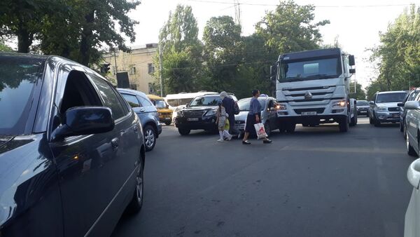 ДТП на пересечении улиц Московской и Панфилова - Sputnik Кыргызстан