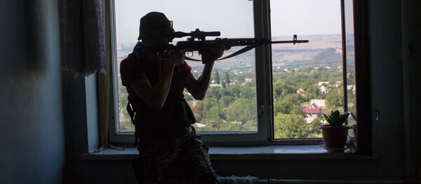 Бои за город Шахтерск Донецкой области - Sputnik Кыргызстан