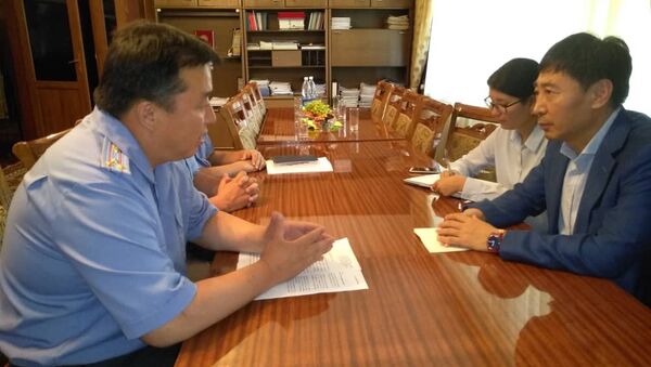 Встреча посла Кореи Ха Тэёк с начальником УВД Иссык-Кульской области Октябрем Урмамбетовым - Sputnik Кыргызстан