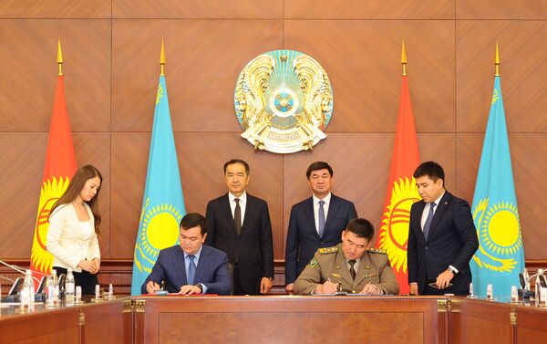 По итогам встречи стороны подписали протокол о внесении изменений в межправительственное соглашение о КПП. - Sputnik Кыргызстан