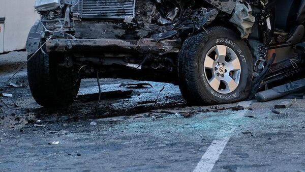 Разбитая машина после аварии в центре города. Архивное фото - Sputnik Кыргызстан