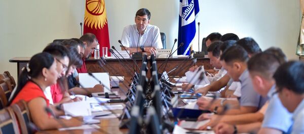 Борбор калаанын мэри Азиз Суракматов бүгүн жыйын өткөрүп, муниципалитеттин тиешелүү кызматына жашылдандыруу, парктарды калыбына келтирүү, көрктөндүрүү маселеси боюнча талаптарды койду. - Sputnik Кыргызстан