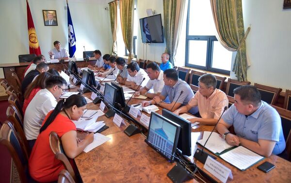 На встрече участвовали вице-мэры и руководители структурных подразделений мэрии. - Sputnik Кыргызстан
