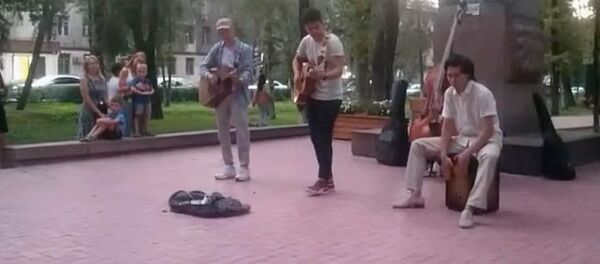 Бульвар Эркиндик превратился в концертную площадку — видео-трансляция - Sputnik Кыргызстан